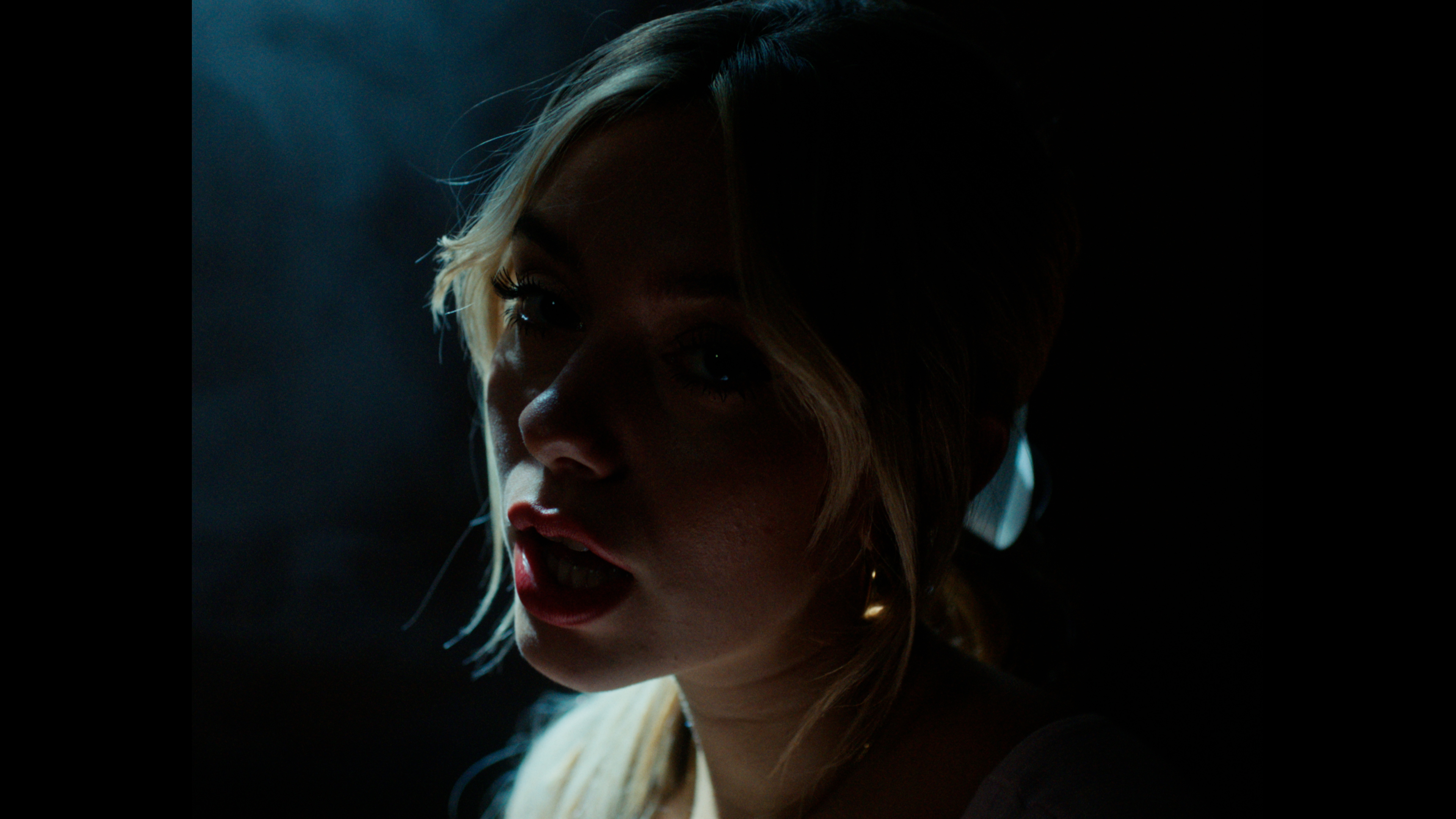 241211-EILEEN-PaperHearts-3840×2160-ProRes422HQ.00_01_25_24.Still025