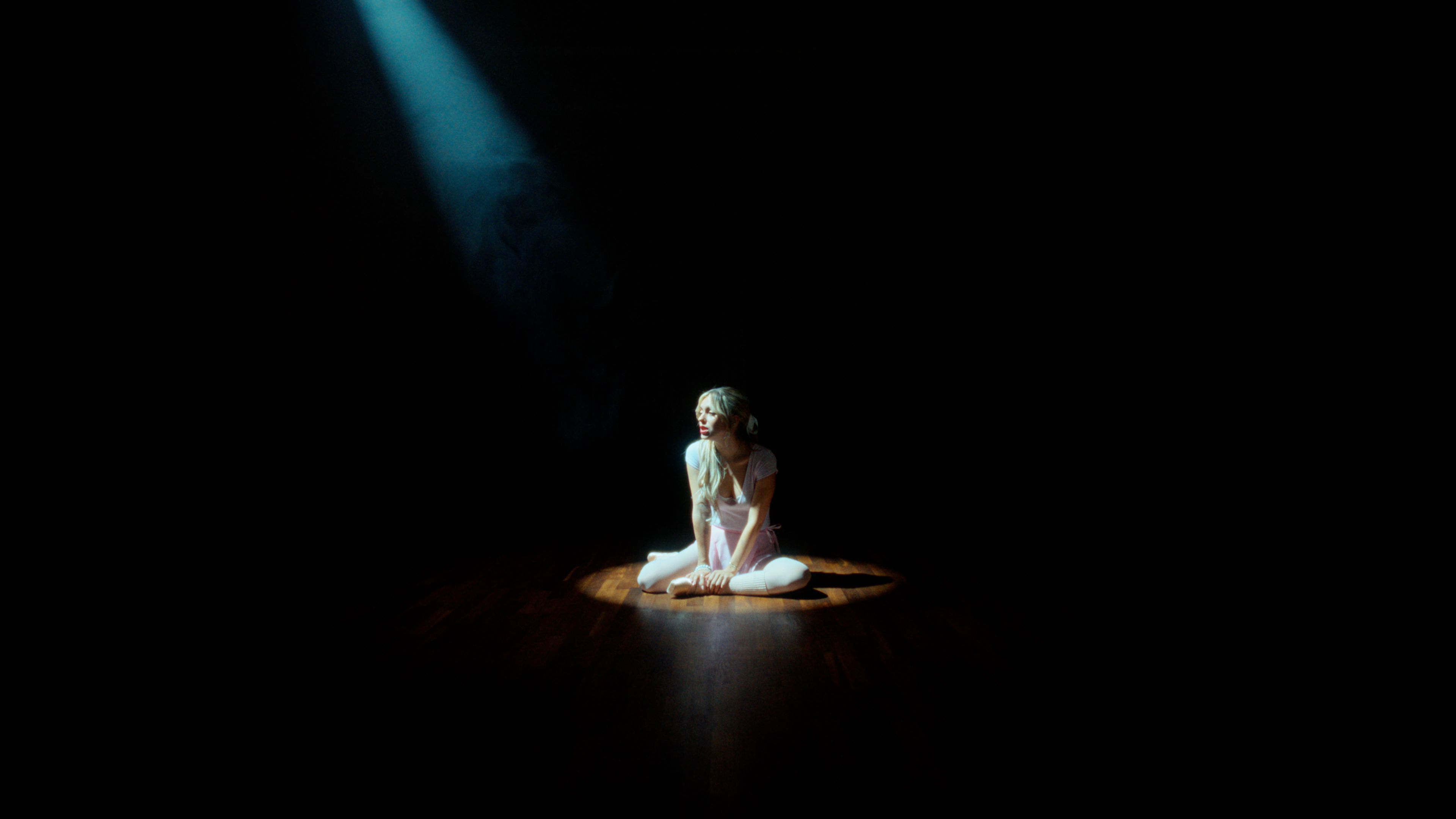 241211-EILEEN-PaperHearts-3840×2160-ProRes422HQ.00_02_36_18.Still043